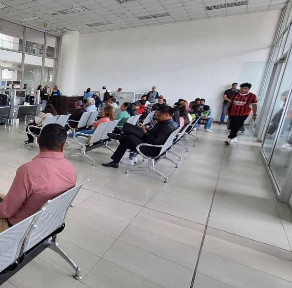 ANT suspende atención nacional por caída del sistema featuring Ecuador